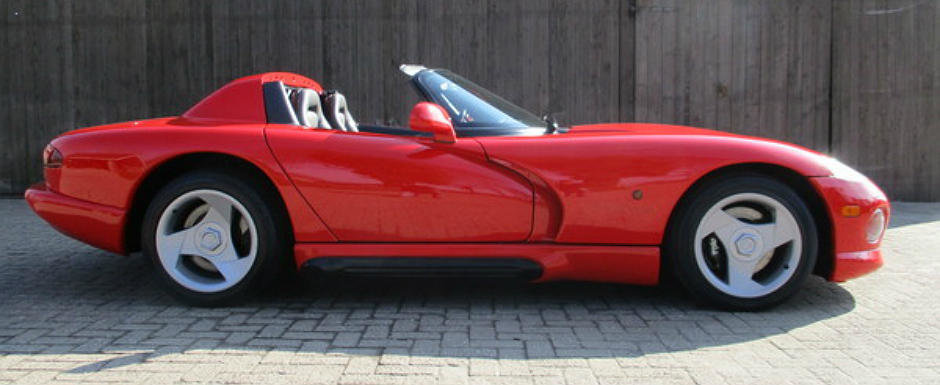 Masina pe care ne-am dorit-o cu totii in copilarie. Un Viper din '90, cu km putini, e de vanzare in Olanda. Masina pe care ne-am dorit-o cu totii in copilarie. Un Viper din '90, cu km putini, e de vanzare in Olanda.