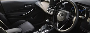 Masina pe care Toyota nu vrea s-o vanda nimanui din Europa. Farurile cu tehnologie LED si ceasurile de bord digitale sunt oferite in standard