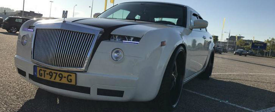 Masina perfecta pentru nuntile... de prost gust. Are grila de Rolls-Royce si tocmai a fost scoasa la vanzare Masina perfecta pentru nuntile... de prost gust. Are grila de Rolls-Royce si tocmai a fost scoasa la vanzare