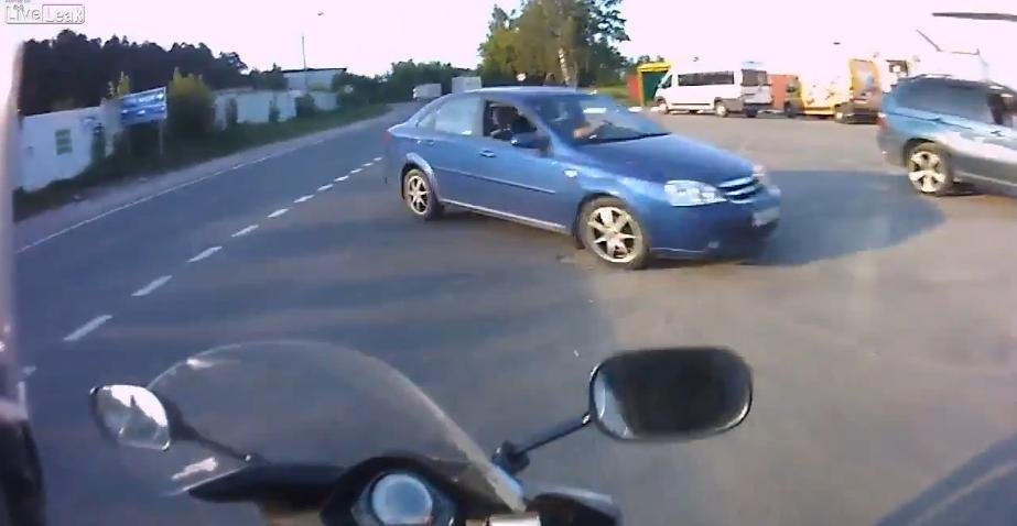 Masina vs. motocicleta: cine are dreptate in urma acestui accident?