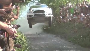 Masinile zburatoare din WRC si spectatorii neinfricati