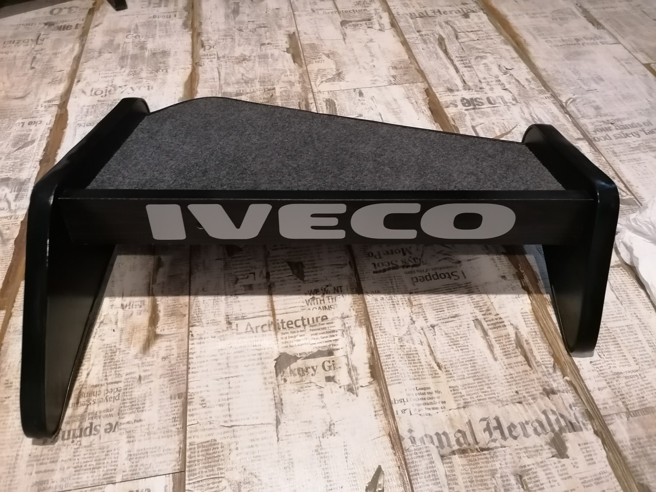 Masuta de bord din lemn Iveco
