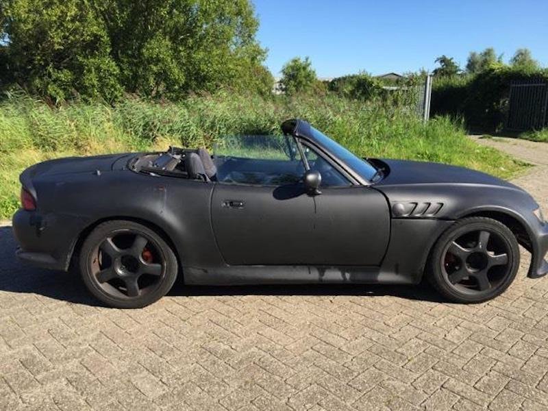 Mazda Miata transformata in BMW Z3