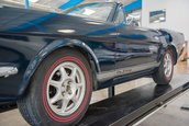 Mazda Miata transformata in Ford Mustang