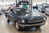 Mazda Miata transformata in Ford Mustang