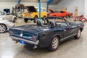 Mazda Miata transformata in Ford Mustang