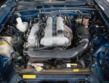 Mazda Miata transformata in Ford Mustang