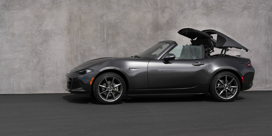Mazda MX-5 RF obtine un premiu important pentru design: Red Dot Best of the Best Mazda MX-5 RF obtine un premiu important pentru design: Red Dot Best of the Best