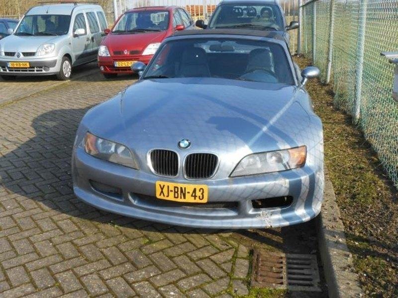 Mazda MX-5 transformata in BMW Z3