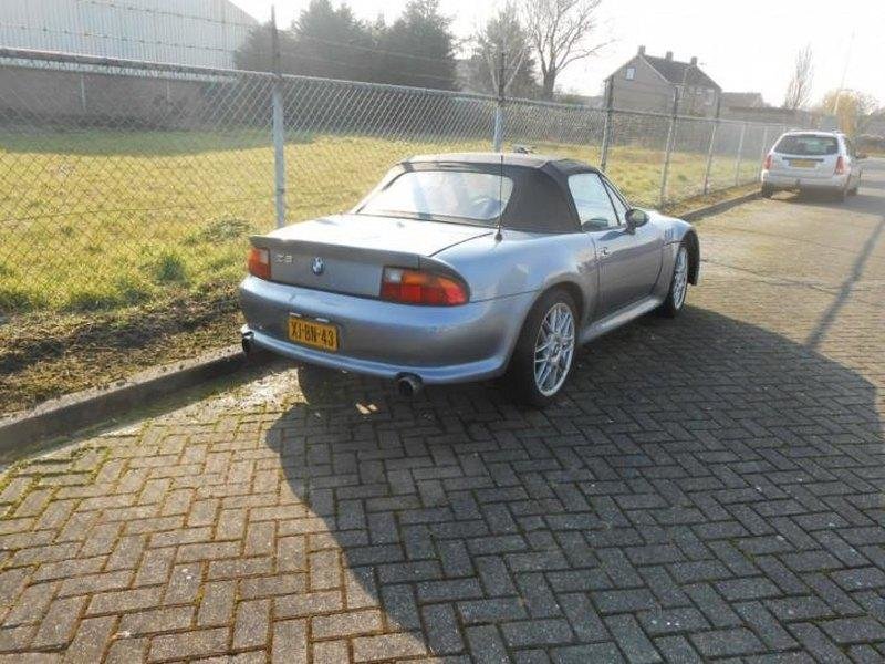 Mazda MX-5 transformata in BMW Z3