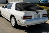 Mazda RX-7 cu 2.322 km la bord