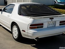 Mazda RX-7 cu 2.322 km la bord