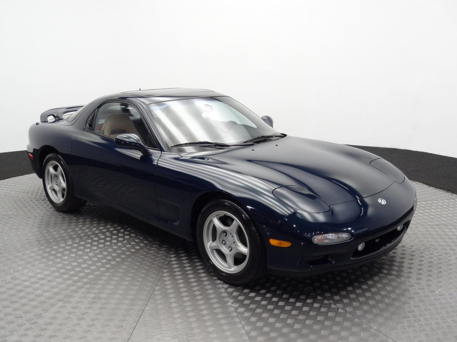 Mazda RX-7 cu 7.322 km la bord