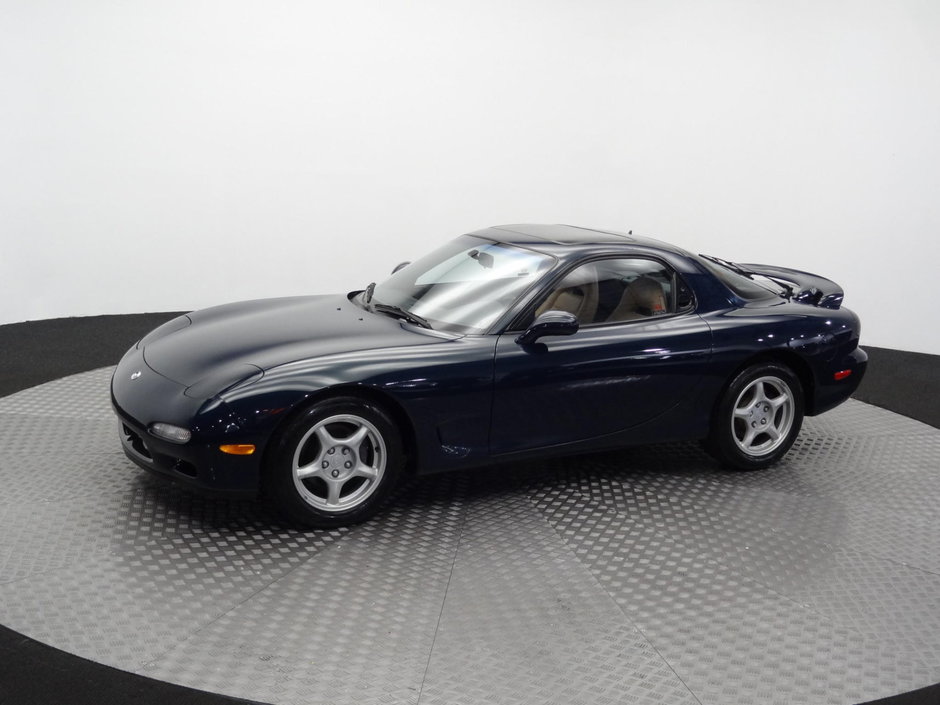 Mazda RX-7 cu 7.322 km la bord