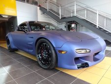 Mazda RX-7 in albastru mat