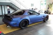 Mazda RX-7 in albastru mat