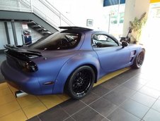 Mazda RX-7 in albastru mat