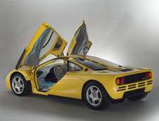 McLaren F1 cu 239 km la bord