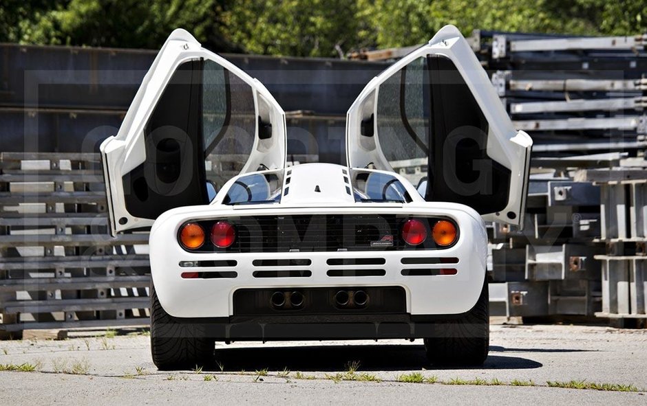 McLaren F1 in Marlboro White