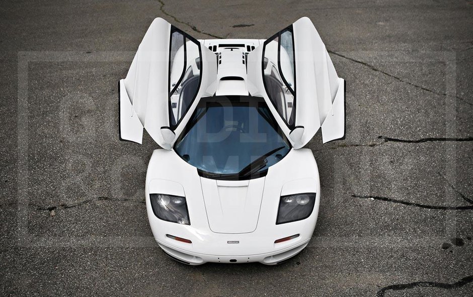 McLaren F1 in Marlboro White