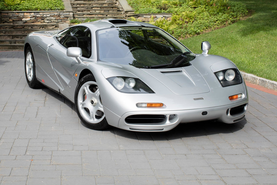 McLaren F1 vandut