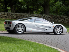 McLaren F1 vandut