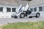McLaren F1 vandut