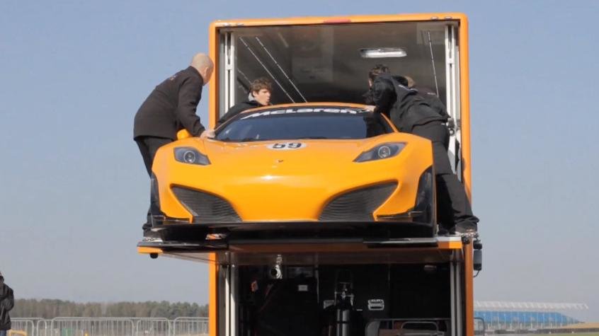 McLaren MP4-12C GT3 face prima plimbare oficiala pe pista