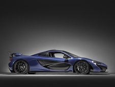 McLaren P1 in carbon albastru