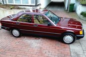 Mercedes 190 E cu 462 km in bord