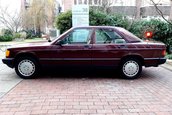 Mercedes 190 E cu 462 km in bord