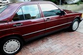 Mercedes 190 E cu 462 km in bord