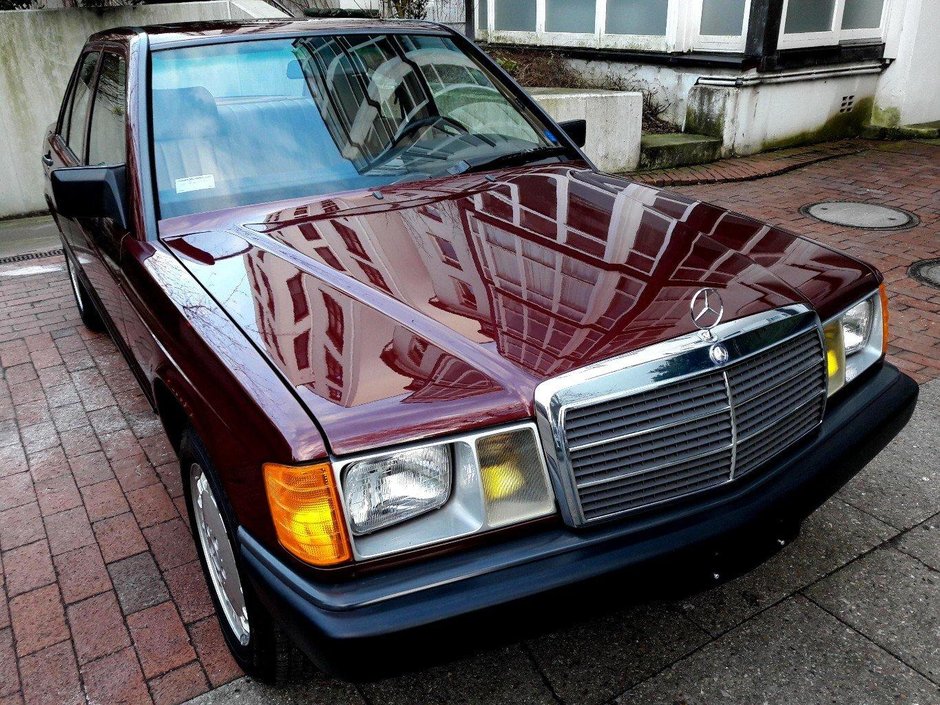 Mercedes 190 E cu 462 km in bord