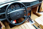 Mercedes 190 E cu 462 km in bord