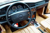 Mercedes 190 E cu 462 km in bord