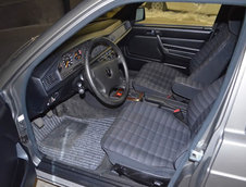 Mercedes 190E cu 18.000 km la bord