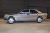 Mercedes 190E cu 18.000 km la bord