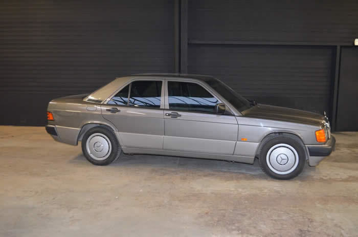 Mercedes 190E cu 18.000 km la bord