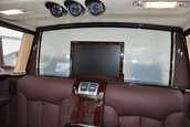 Mercedes 600 Pullman cu interior de Maybach