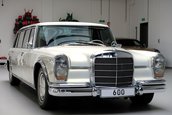 Mercedes 600 Pullman cu interior de Maybach