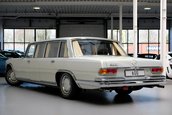 Mercedes 600 Pullman cu interior de Maybach