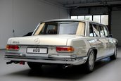 Mercedes 600 Pullman cu interior de Maybach