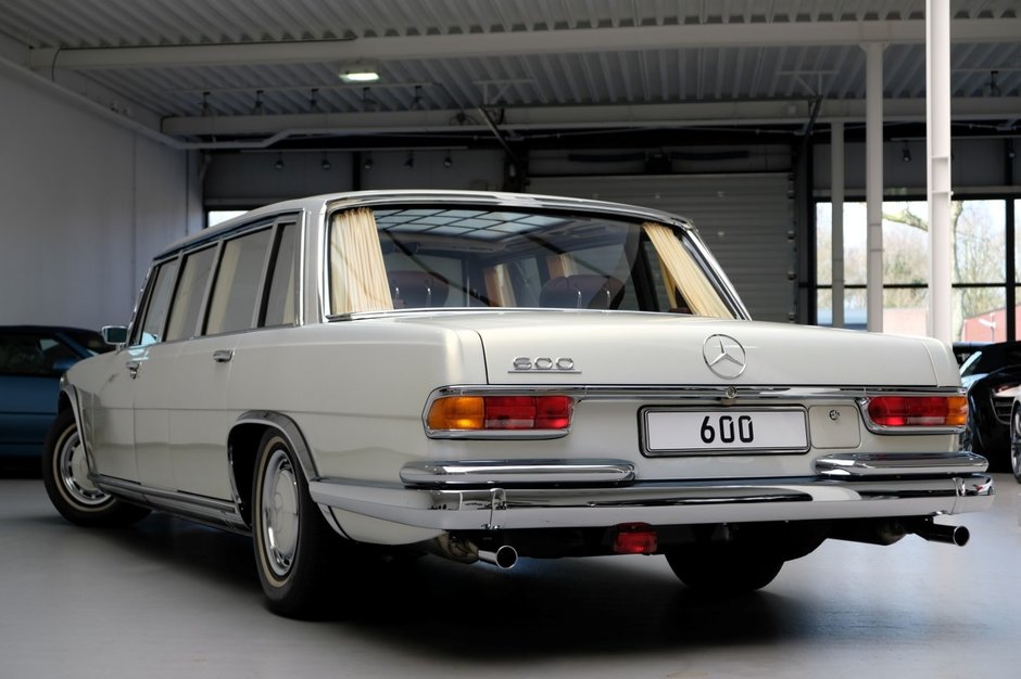 Mercedes 600 Pullman cu interior de Maybach