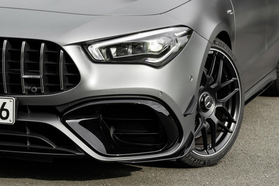 Mercedes-AMG A45 si CLA45