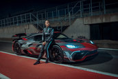 Mercedes-AMG Project One si Lewis Hamilton