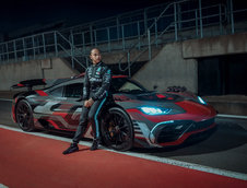 Mercedes-AMG Project One si Lewis Hamilton
