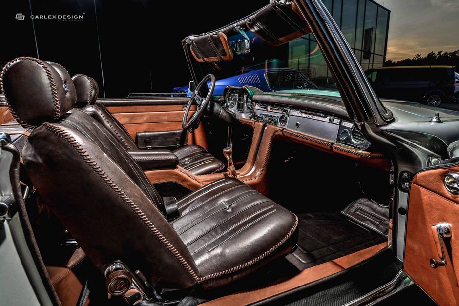 Mercedes-Benz 230SL cu interior Carlex