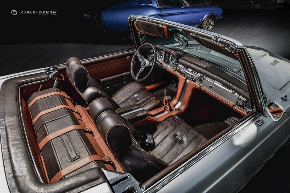 Mercedes-Benz 230SL cu interior Carlex