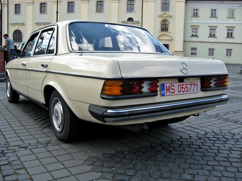 Mercedes-Benz 240 w123