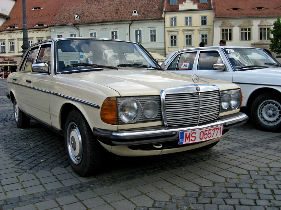 Mercedes-Benz 240 w123